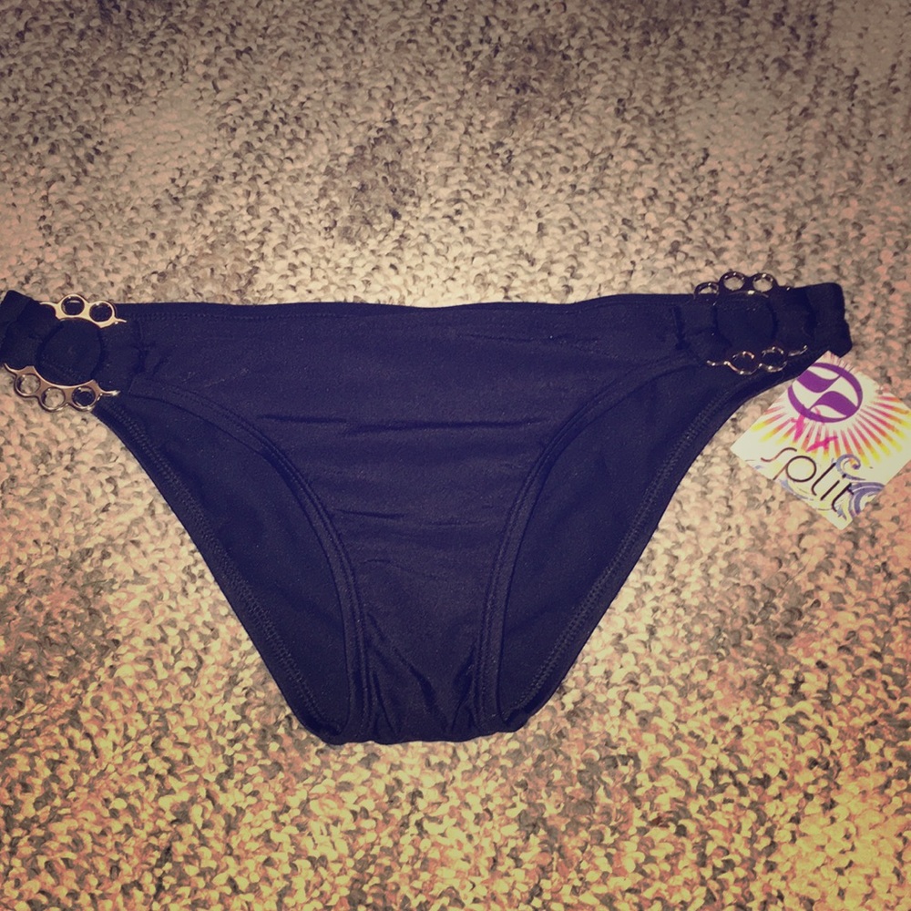 Black bottoms